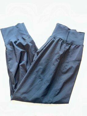 Lululemon Black Double Waist Mid-Rise Dance Studio 21” Inseam Size 8